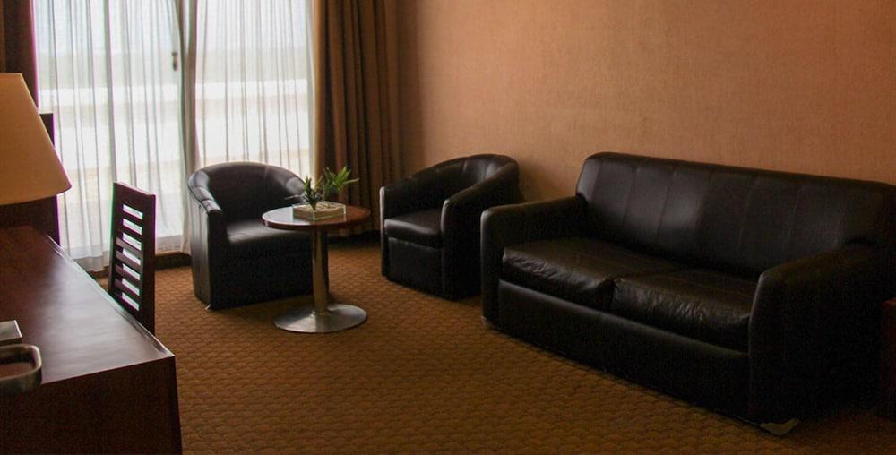 Hotel Soleil Business Class Celaya Экстерьер фото