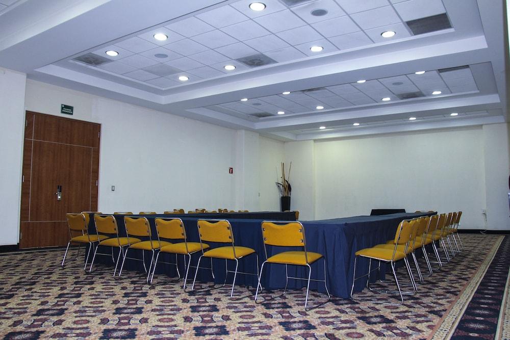 Hotel Soleil Business Class Celaya Экстерьер фото