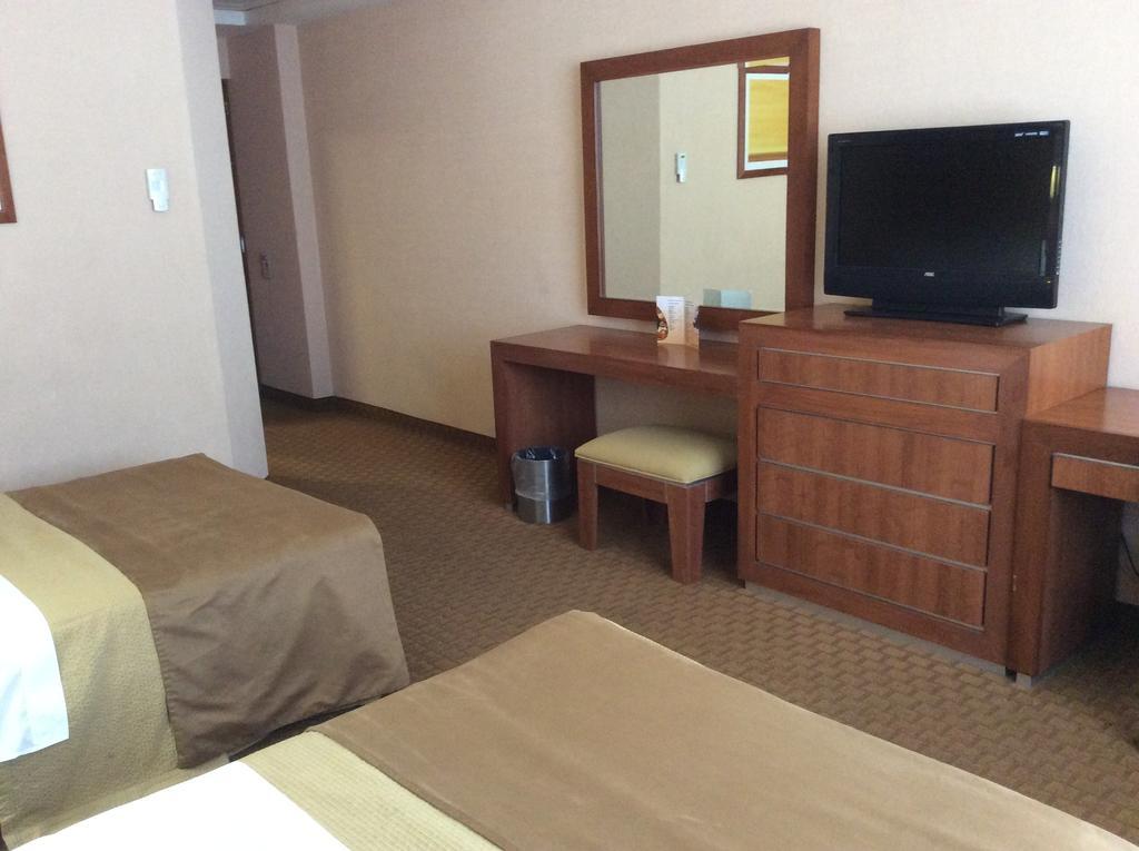 Hotel Soleil Business Class Celaya Номер фото