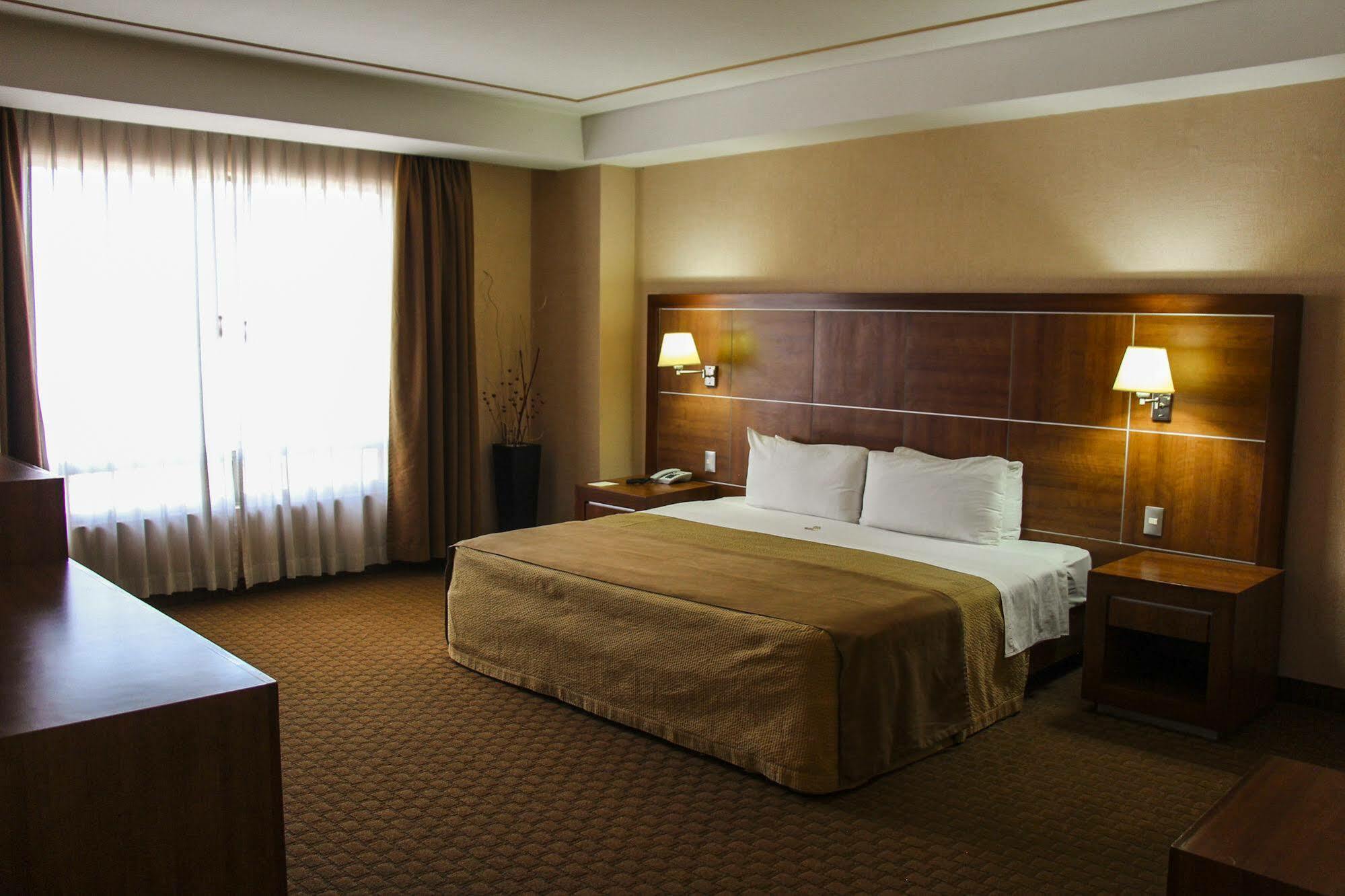 Hotel Soleil Business Class Celaya Экстерьер фото